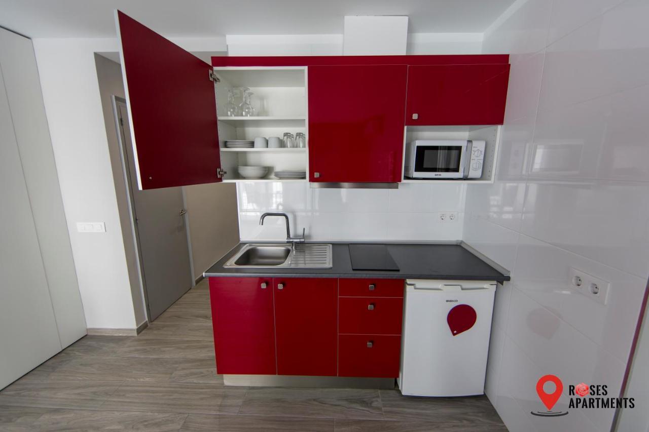 Roses Apartments Red Loft Vista Mar Lateral Buitenkant foto