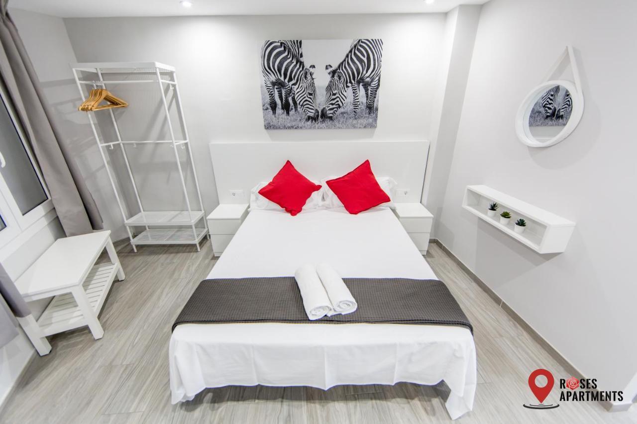 Roses Apartments Red Loft Vista Mar Lateral Buitenkant foto