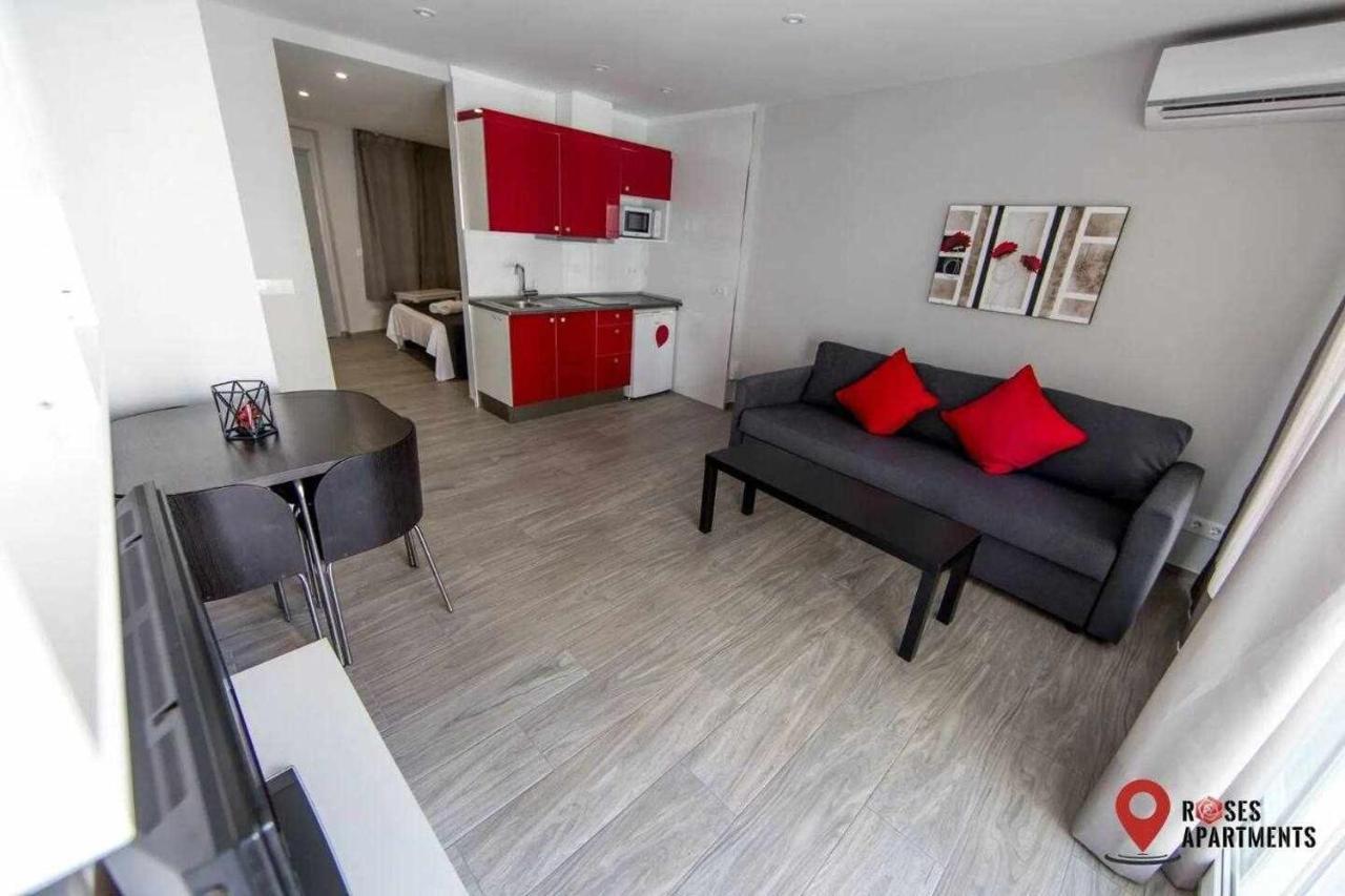Roses Apartments Red Loft Vista Mar Lateral Buitenkant foto